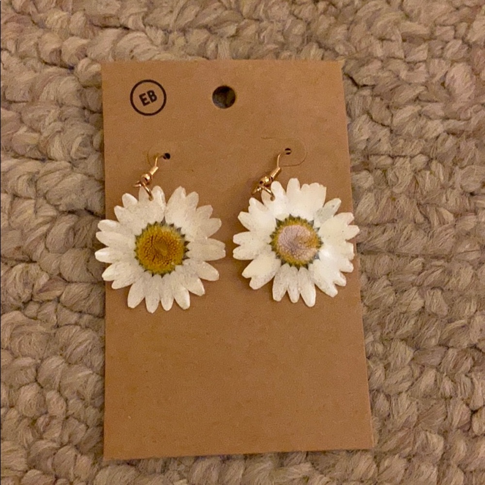 Earthbound Trading Co. Sunflower earrings 💖🌻 NWT